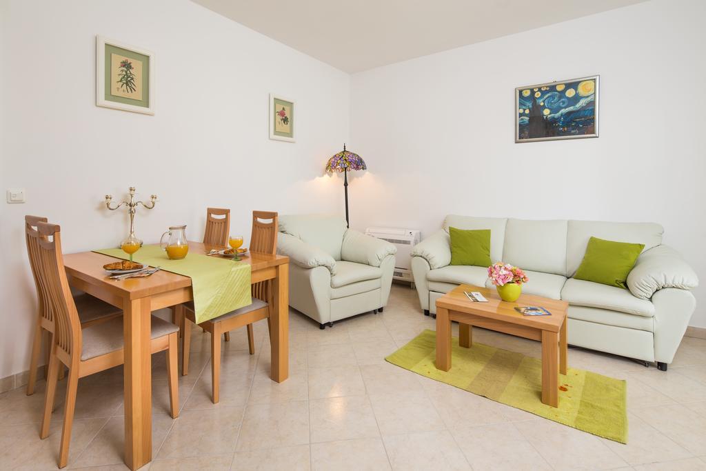 פודסטראנה Apartments Leon חדר תמונה